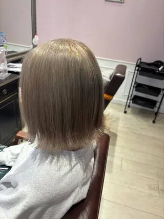 ミディアム ツヤ感カラーレイヤー カット川野莉空のヘアスタイル