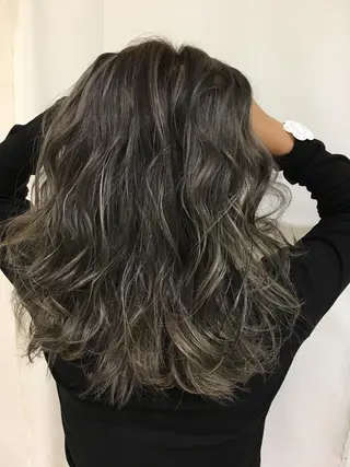 セミロング カラー パーマ ヘアアレンジ マツエク・マツパ きむえり/髪質改善 /うねり広がり改善のヘアスタイル