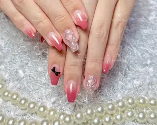 ネイル 🦋 Queenieのネイルデザイン