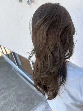 ロング カラー 艶髪／レイヤーカット 塚越　紗菜のヘアスタイル