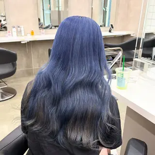 ロング 寒色/ベージュヘア ブリーチありMiOのヘアスタイル
