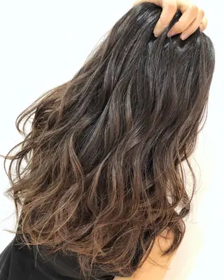 ロング カラー 服部 樹季のヘアスタイル