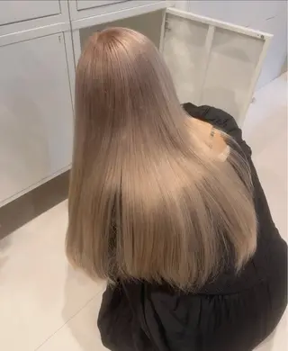 カラー ニトウ レイナのヘアスタイル