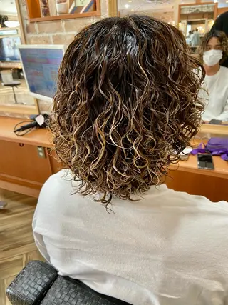 ミディアム カラー パーマ メンズ 再現性◎✨艶髪🔆 川﨑友稀のヘアスタイル