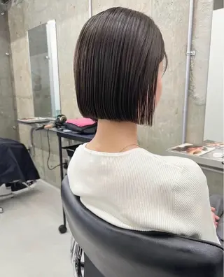 ショート 花井輝 ボブ/センターパートのヘアスタイル