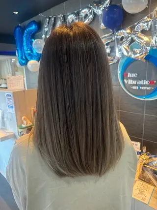 ロング カラー 呉屋 愛音のヘアスタイル
