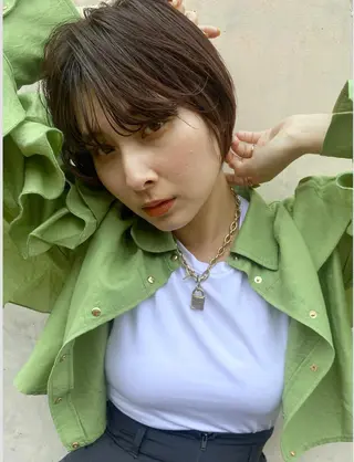 ショート カラー 小顔レイヤー/ ベージュ🤍Rieのヘアスタイル