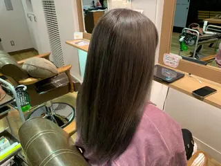 ロング カラー ツキダテ ユイのヘアスタイル