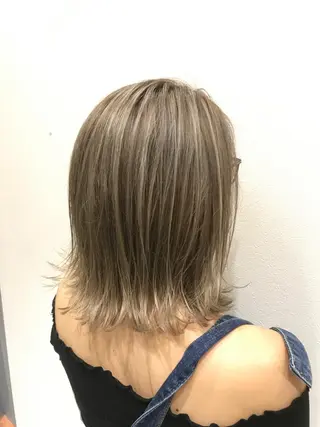 ミディアム ブリーチカラー☆ 再生トリートメントのヘアスタイル