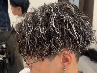 パーマ メンズ 佐々木 輝のヘアスタイル