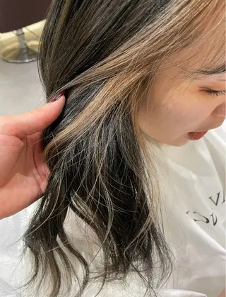 ロング カラー 長岡 明音のヘアスタイル