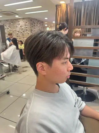 メンズ メンズ特化シャドウパ ーマラウンドマッシュのヘアスタイル