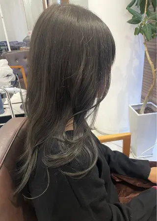 ロング カラー 掛川 麻緒のヘアスタイル