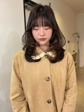 ミディアム カラー mizuki/ピンク ベージュ.レイヤーのヘアスタイル