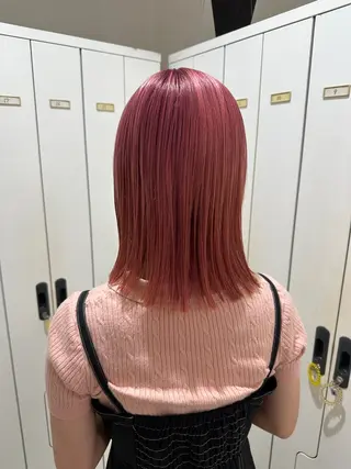 ミディアム レイヤー 艶々カラーのヘアスタイル