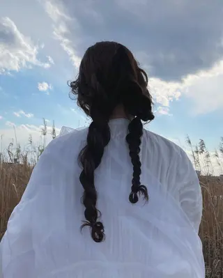 ロング ヘアアレンジ 外山 なつ美のネイルデザイン