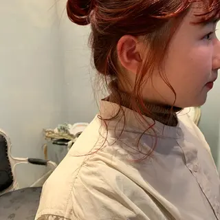 ロング SAKINO． ベージュカラーのヘアスタイル