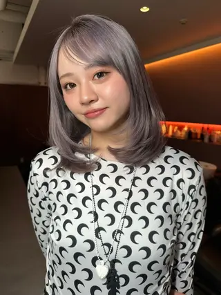 ミディアム カラー レイヤーカット 透明感カラーのヘアスタイル