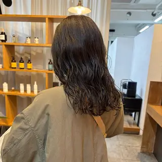 ロング カラー mina / 透明感ベージュカラーのヘアスタイル