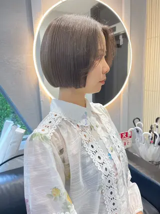 ショート カラー TATSUブリーチ/ ミルクティーベージュのヘアスタイル