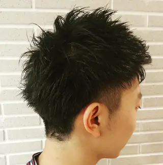 メンズ パーマ ブリーチ/ヘアケア/ 艶髪/イギチハルのヘアスタイル