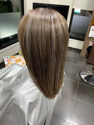 セミロング カラー ハイライト&ブリーチ 💇🏼‍♀MAHOのヘアスタイル