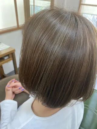 ミディアム カラー 永沼 真依のヘアスタイル