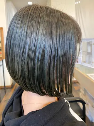 ショート カラー 中川 茜里のヘアスタイル