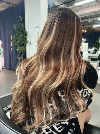 ロング カラー ハイトーン&髪質改善 &韓国エクステ🤎のヘアスタイル