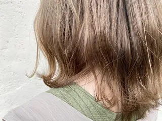 ミディアム M. YURIのヘアスタイル