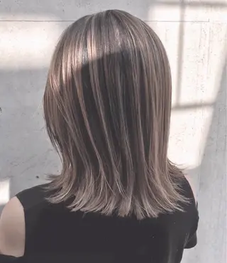 ミディアム カラー AKI アキのヘアスタイル