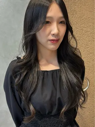 ロング 西田 理沙のヘアスタイル