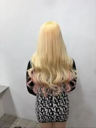 カラー ヘアアレンジ ロング LuciA エクステカラーのヘアスタイル