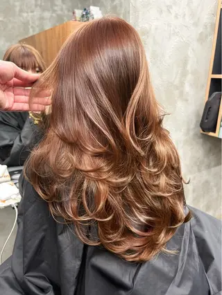 セミロング カラー ハイライト、レイヤー カット/西梅田/中西のヘアスタイル