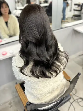 ロング 𝑨𝑴𝑰 🎀 モテガーリーヘア🤍のヘアスタイル