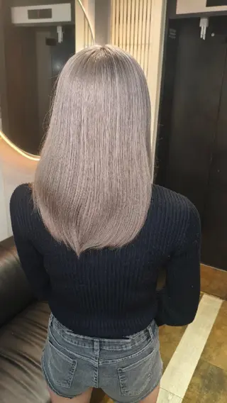 セミロング カラー たつや/ハイトーン/ バレイヤージュ/寒色のヘアスタイル