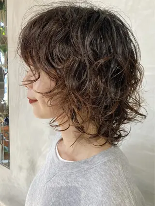 ミディアム パーマ BISCO hair 小西冬馬 縮毛矯正のヘアスタイル