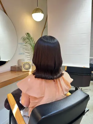 ミディアム 塩川ももこ/ 自然な縮毛矯正のヘアスタイル