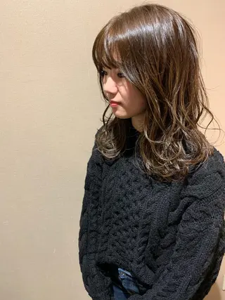 セミロング カラー SHU NTAのヘアスタイル