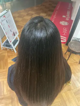 セミロング 韓国風レイヤーカラー ライムのヘアスタイル