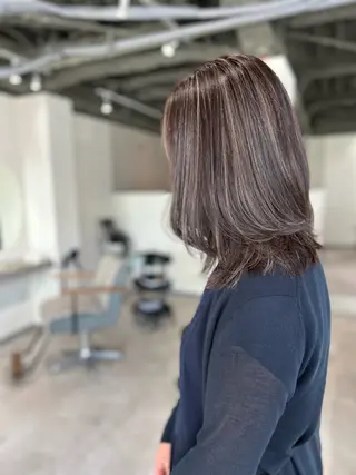 セミロング カラー 白髪ぼかしハイライト 柳川拓哉のヘアスタイル