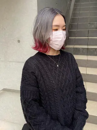 ミディアム カラー 顔まわりレイヤー デザインカットのヘアスタイル