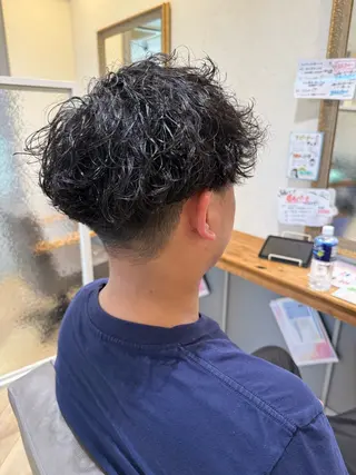 メンズ 白髪を活かすカラー 濱走大輝のヘアスタイル