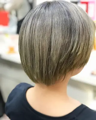 ショート カラー 岩谷/ブリーチ 🪽透明感カラーのヘアスタイル
