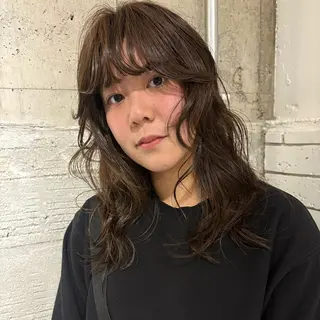 ロング パーマ Yui⭐️ 透け感カラーのヘアスタイル