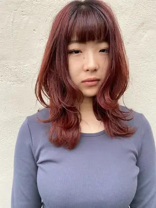 セミロング M. YURIのヘアスタイル