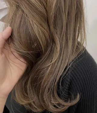 カラー アトリエファゴ Chikanoのヘアスタイル