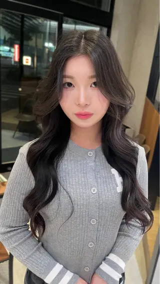 ロング yuuri🎀/大宮 /韓国ヘア/レイヤーのヘアスタイル