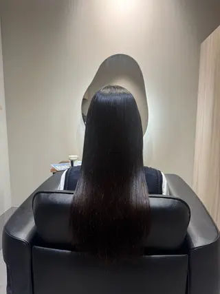 ロング NAVY 橋本心 縮毛矯正のヘアスタイル
