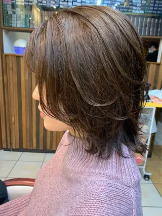 ミディアム カラー 瀬川 茉衣子のヘアスタイル
